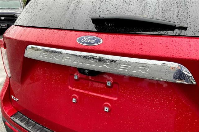 Photo of 2021 Rapid Red Metallic Tinted Clearcoat Ford Explorer