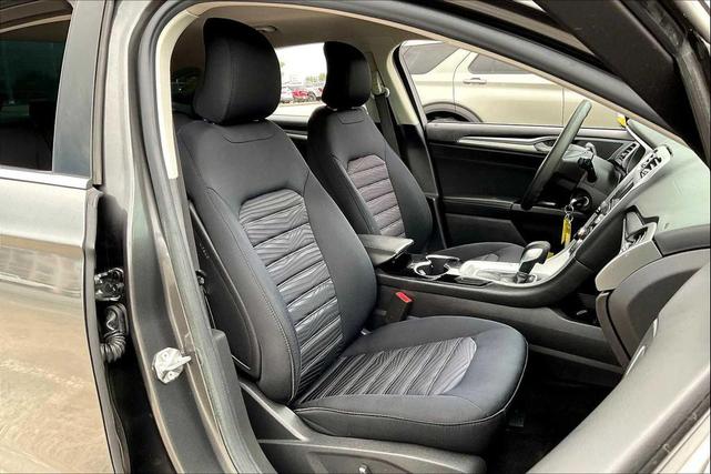 Photo of 2016 Magnetic Ford Fusion