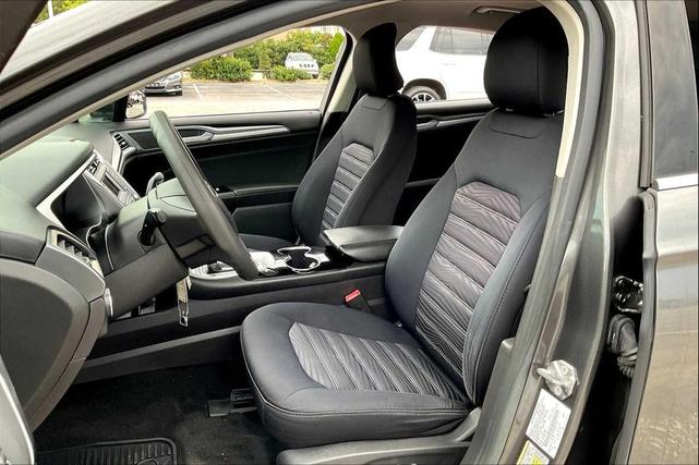 Photo of 2016 Magnetic Ford Fusion