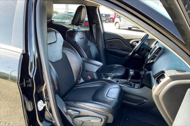 Photo of 2019 Diamond Black Crystal Pearlcoat Jeep Cherokee