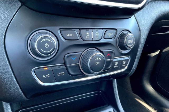 Photo of 2019 Diamond Black Crystal Pearlcoat Jeep Cherokee