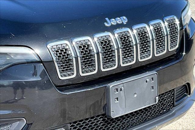 Photo of 2019 Diamond Black Crystal Pearlcoat Jeep Cherokee