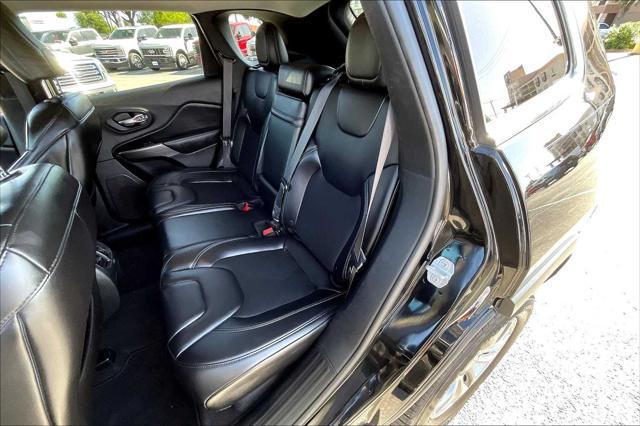 Photo of 2019 Diamond Black Crystal Pearlcoat Jeep Cherokee