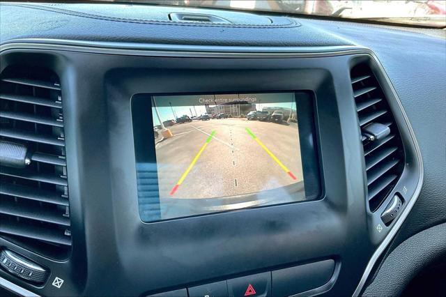 Photo of 2019 Diamond Black Crystal Pearlcoat Jeep Cherokee