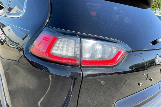 Photo of 2019 Diamond Black Crystal Pearlcoat Jeep Cherokee