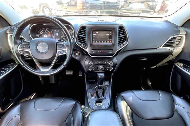 Photo of 2019 Diamond Black Crystal Pearlcoat Jeep Cherokee