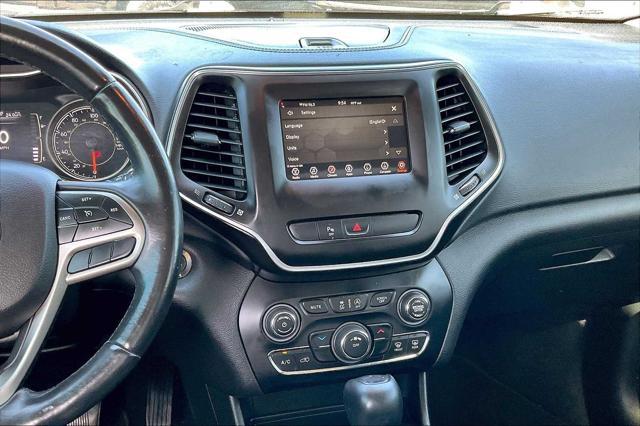 Photo of 2019 Diamond Black Crystal Pearlcoat Jeep Cherokee