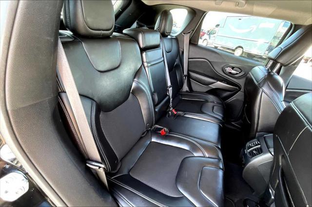 Photo of 2019 Diamond Black Crystal Pearlcoat Jeep Cherokee