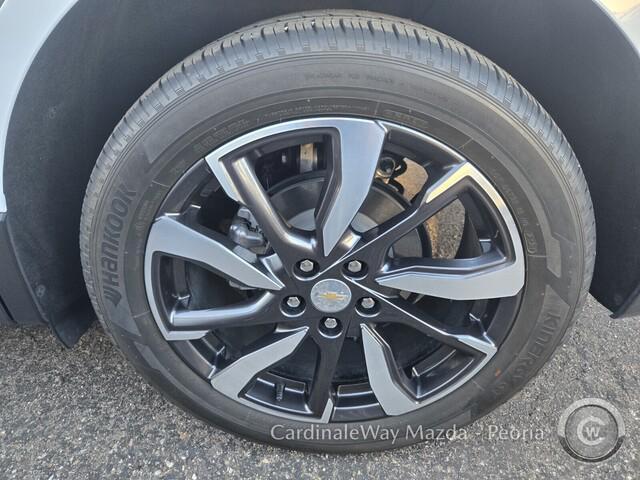 Photo of 2022 Summit White Chevrolet Equinox