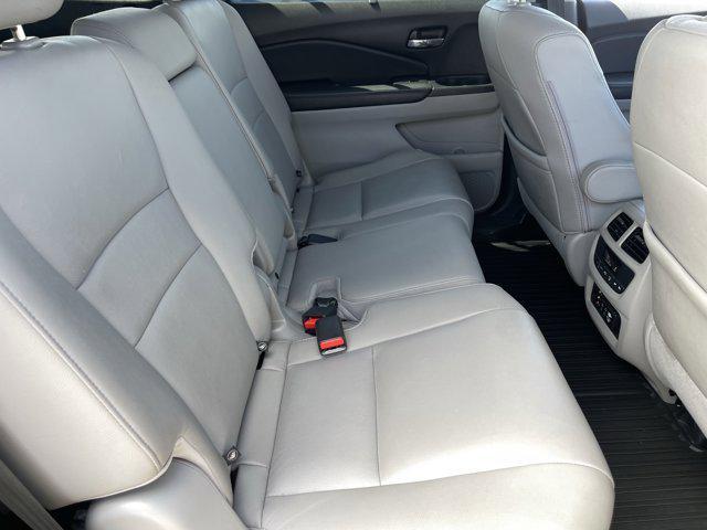 Photo of 2018 Steel Sapphire Metallic Honda Pilot