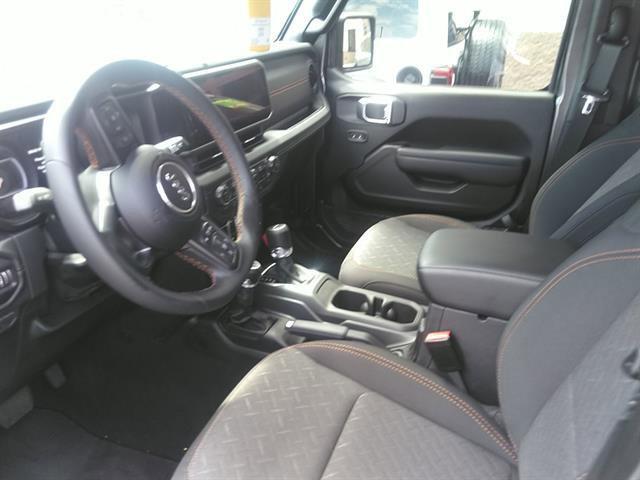 Photo of 2025 Granite Crystal Metallic Clearcoat Jeep Gladiator
