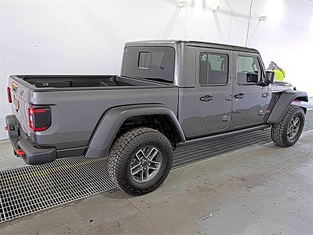 Photo of 2025 Granite Crystal Metallic Clearcoat Jeep Gladiator