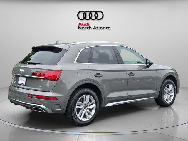 Photo of 2023 Gray Metallic Audi Q5