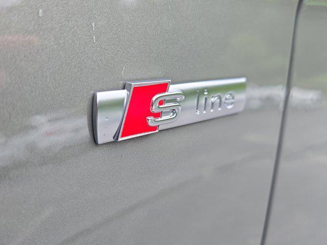 Photo of 2023 Gray Metallic Audi Q5