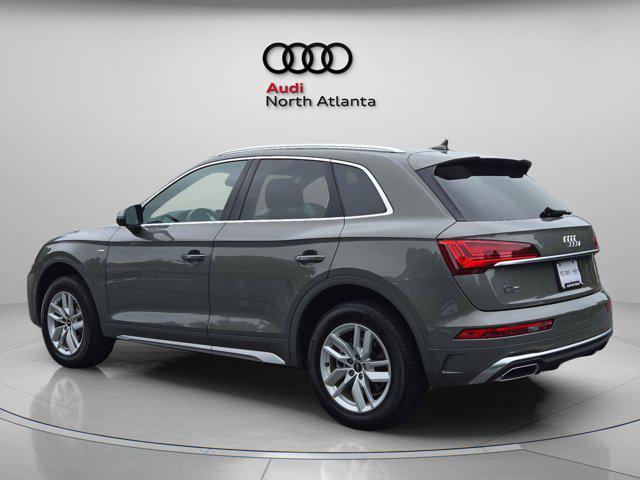 Photo of 2023 Gray Metallic Audi Q5