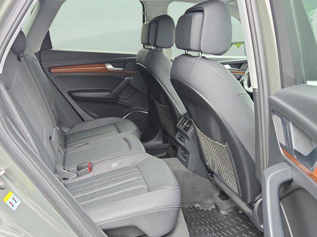 Photo of 2023 Gray Metallic Audi Q5