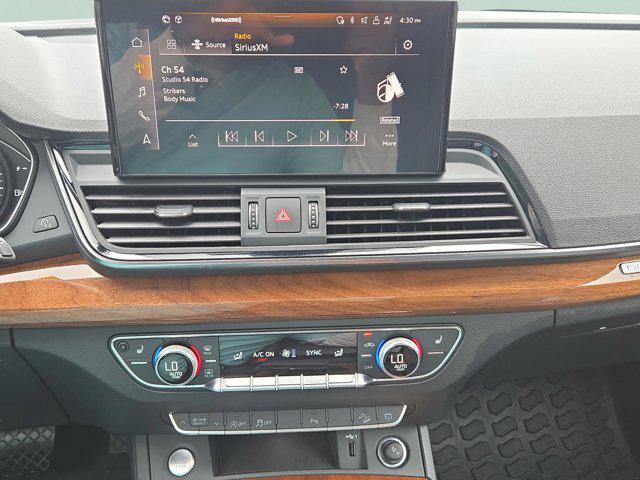 Photo of 2023 Gray Metallic Audi Q5