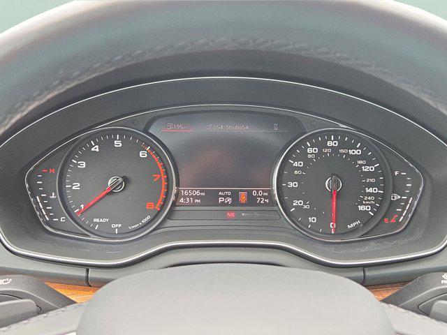 Photo of 2023 Gray Metallic Audi Q5