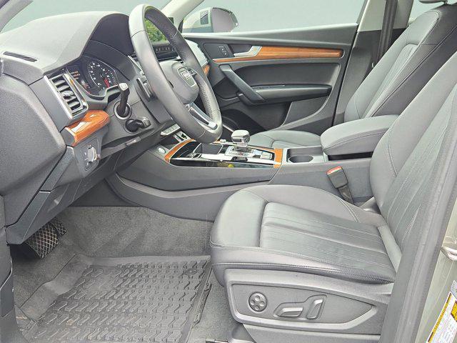 Photo of 2023 Gray Metallic Audi Q5