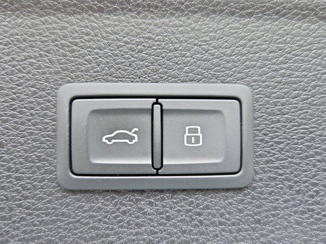 Photo of 2023 Gray Metallic Audi Q5