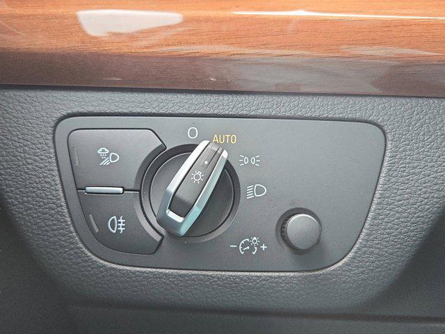 Photo of 2023 Gray Metallic Audi Q5