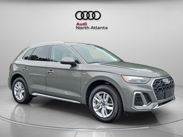 Photo of 2023 Gray Metallic Audi Q5