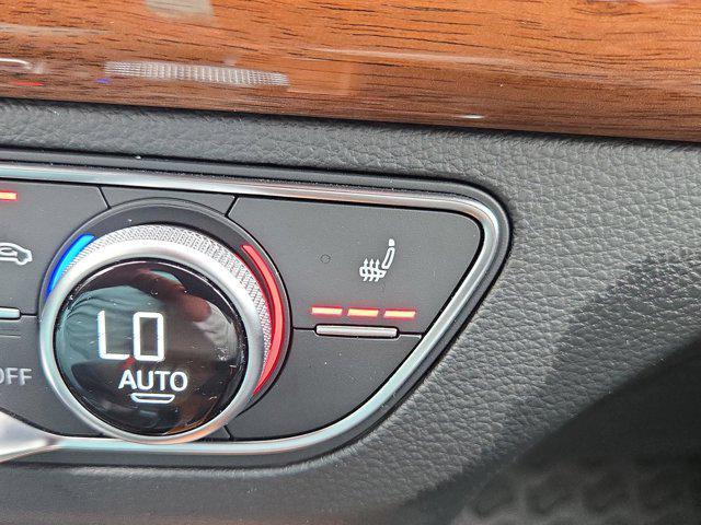 Photo of 2023 Gray Metallic Audi Q5
