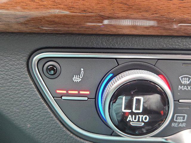 Photo of 2023 Gray Metallic Audi Q5