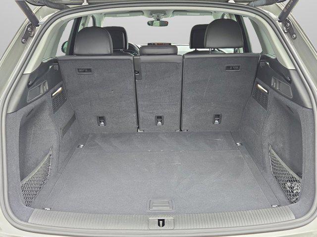 Photo of 2023 Gray Metallic Audi Q5