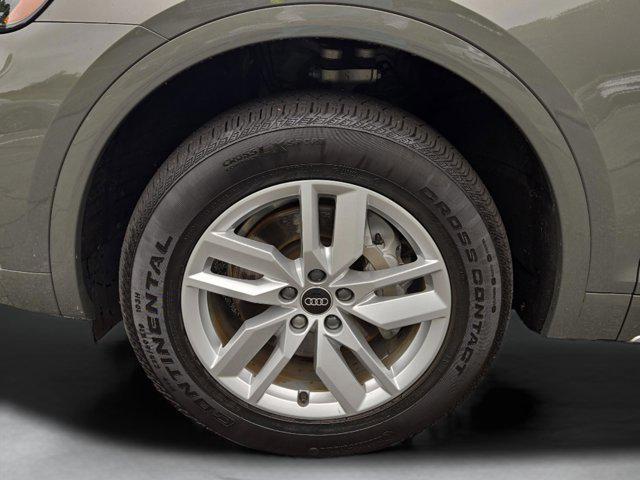 Photo of 2023 Gray Metallic Audi Q5