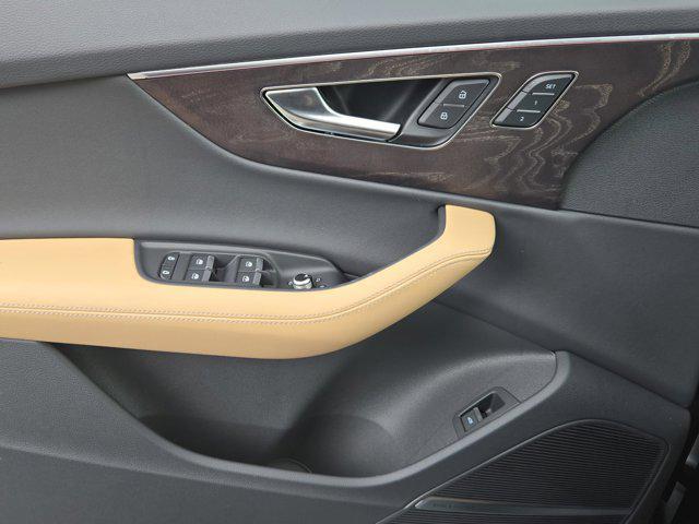 Photo of 2025 Mythos Black Metallic Audi Q7