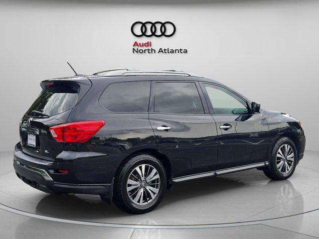 Photo of 2017 Magnetic Black Metallic Nissan Pathfinder