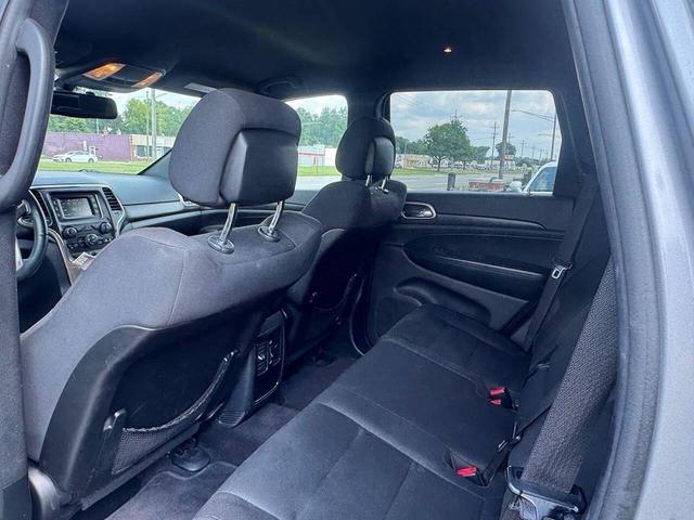 Photo of 2016 Gray Jeep Grand Cherokee
