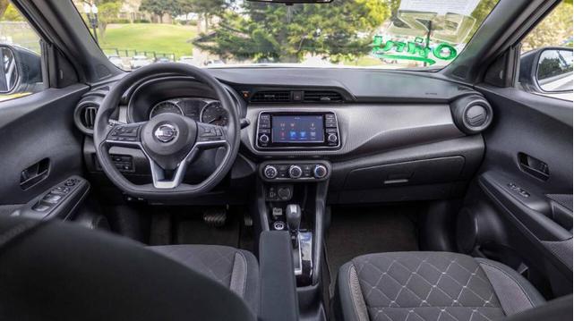 Photo of 2020 Brilliant Silver Nissan Kicks