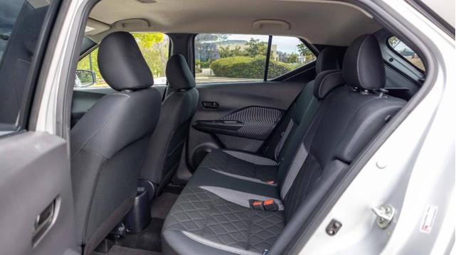 Photo of 2020 Brilliant Silver Nissan Kicks