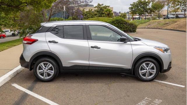 Photo of 2020 Brilliant Silver Nissan Kicks