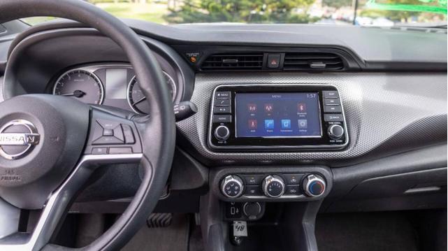 Photo of 2020 Brilliant Silver Nissan Kicks