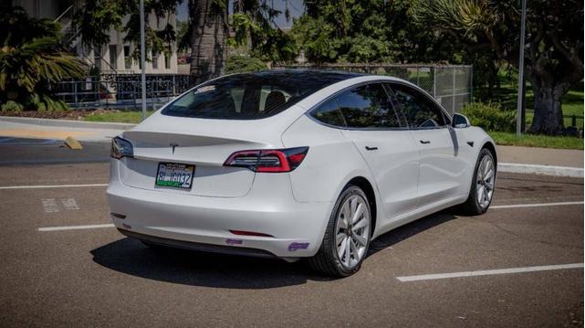 Photo of 2019 White Tesla Model 3
