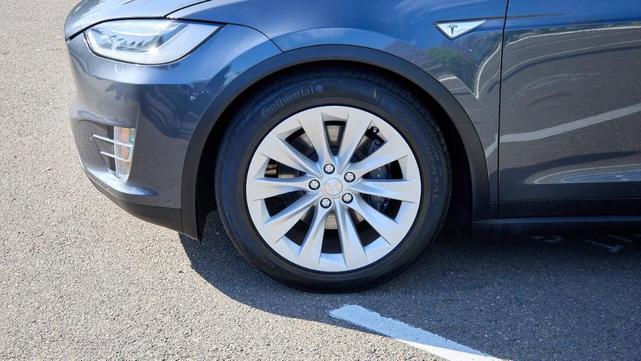 Photo of 2016 Gray Tesla Model X