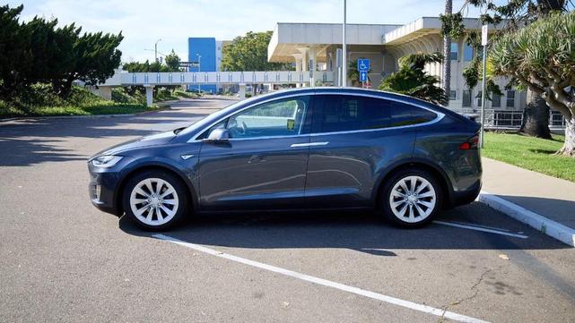 Photo of 2016 Gray Tesla Model X