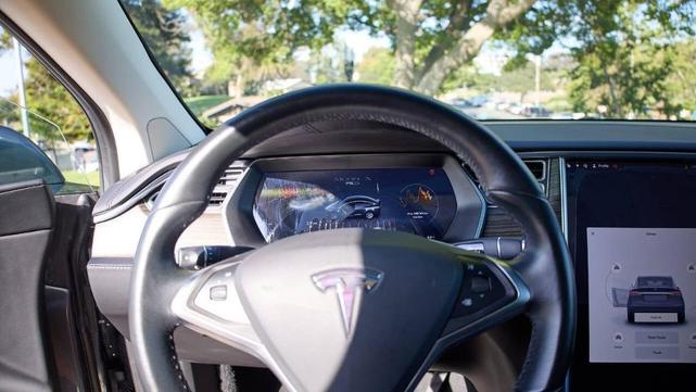 Photo of 2016 Gray Tesla Model X