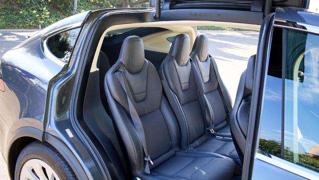 Photo of 2016 Gray Tesla Model X