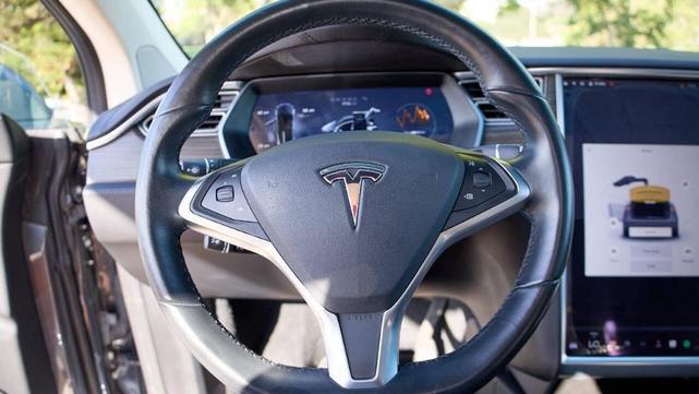 Photo of 2016 Gray Tesla Model X