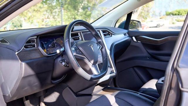 Photo of 2016 Gray Tesla Model X