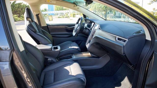 Photo of 2016 Gray Tesla Model X