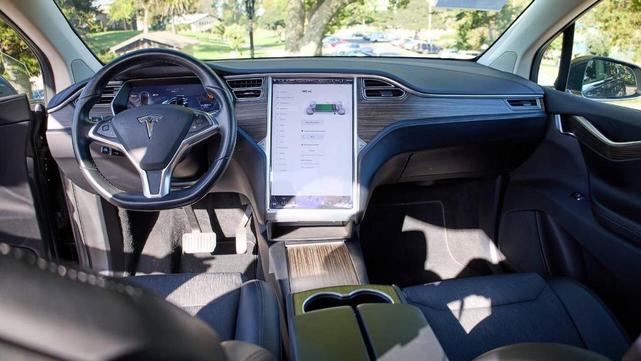 Photo of 2016 Gray Tesla Model X