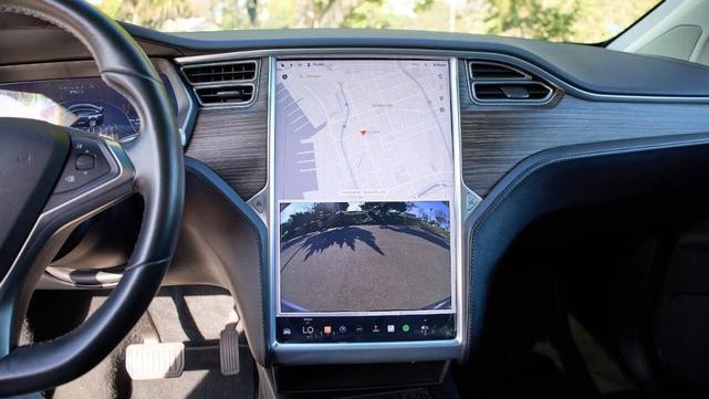 Photo of 2016 Gray Tesla Model X