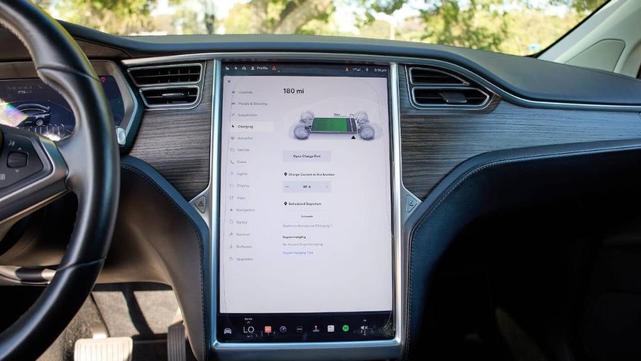 Photo of 2016 Gray Tesla Model X