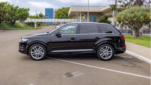 Photo of 2017 Night Black Audi Q7