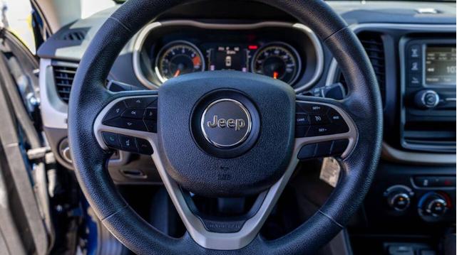 Photo of 2018 Patriot Blue Pearl Jeep Cherokee